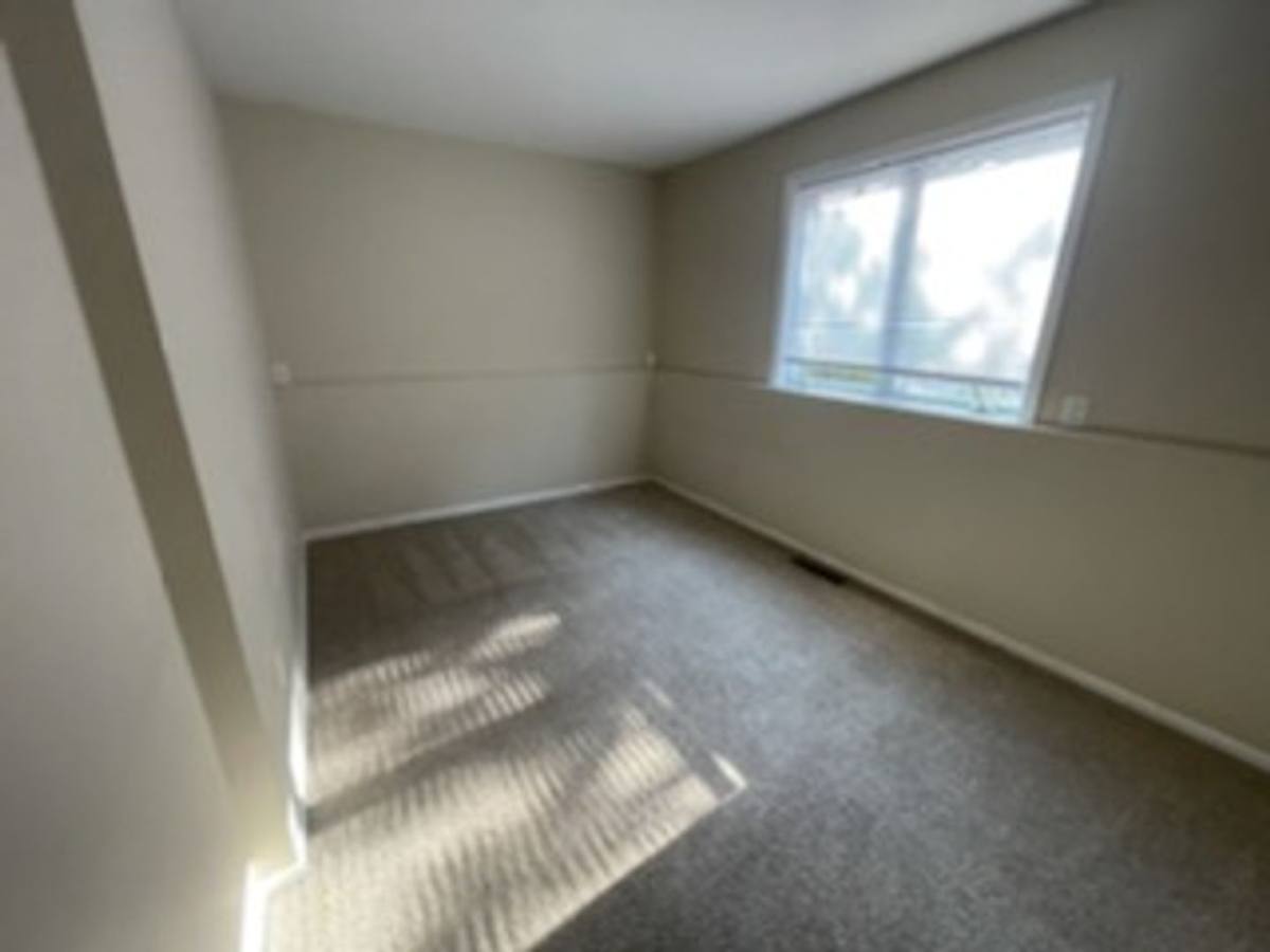 Apartment for rent at 860 10th Ave SE, Minneapolis, MN 55414
