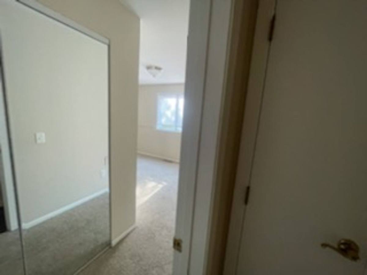 Apartment for rent at 860 10th Ave SE, Minneapolis, MN 55414