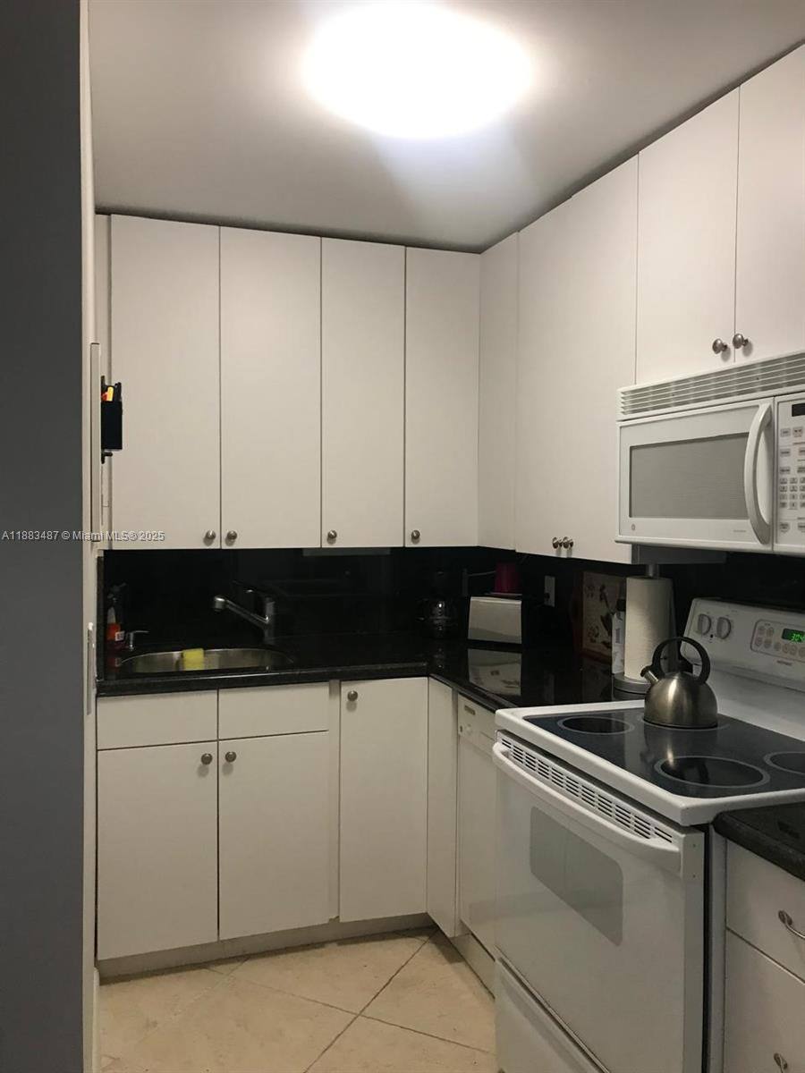 Apartment for rent at 401 Ocean Dr #909, Miami Beach, FL 33139
