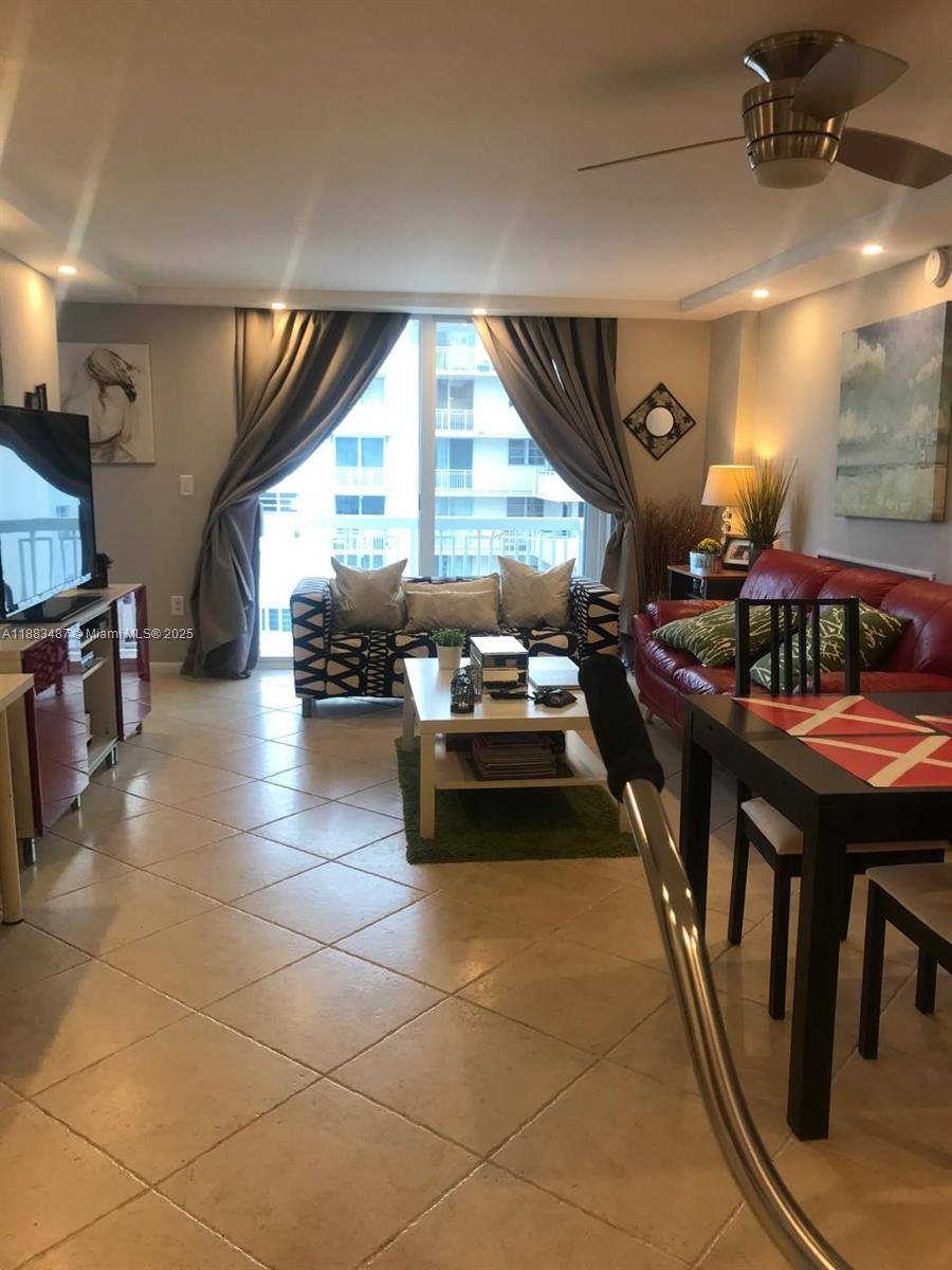 Apartment for rent at 401 Ocean Dr #909, Miami Beach, FL 33139