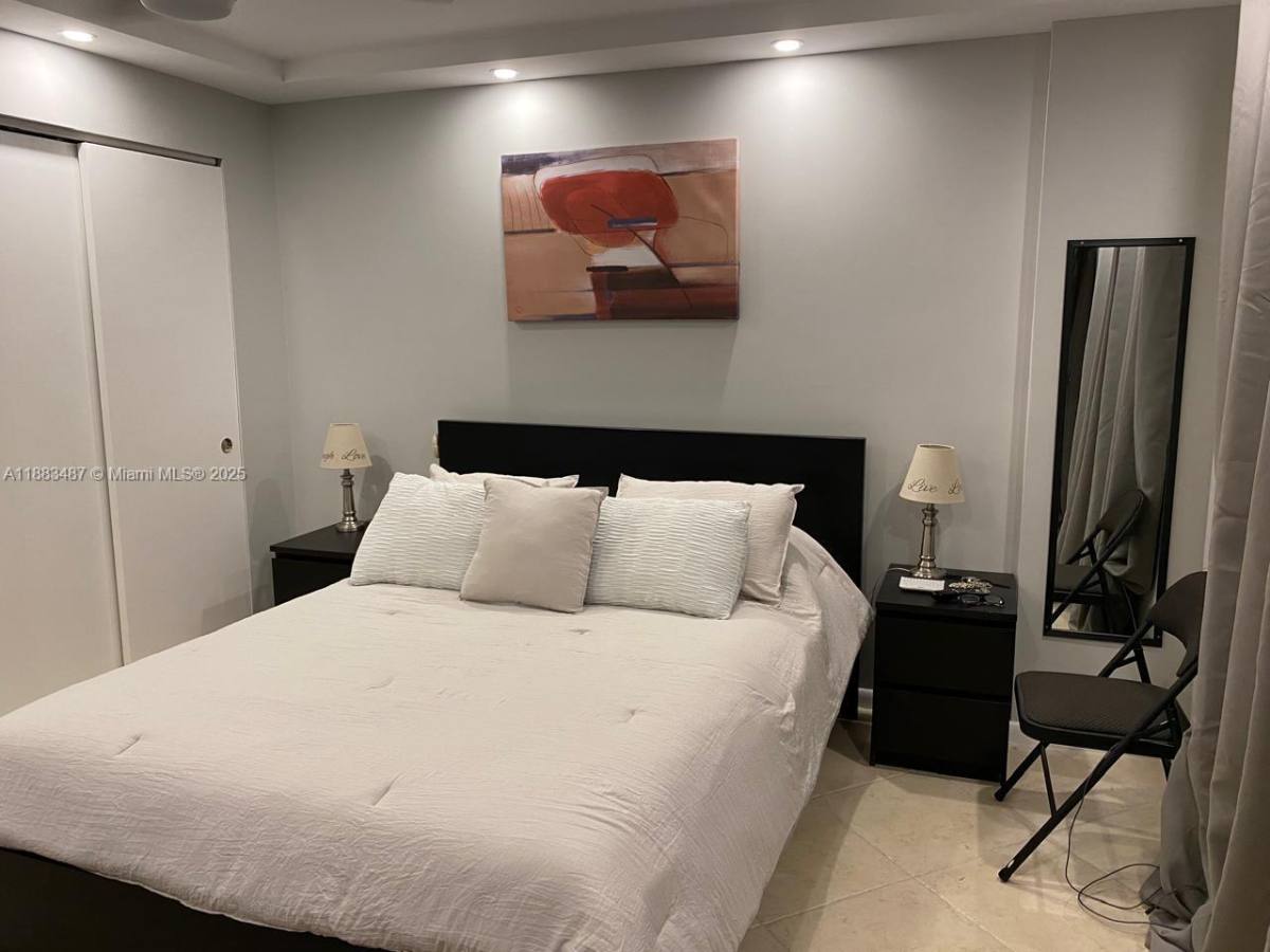 Apartment for rent at 401 Ocean Dr #909, Miami Beach, FL 33139