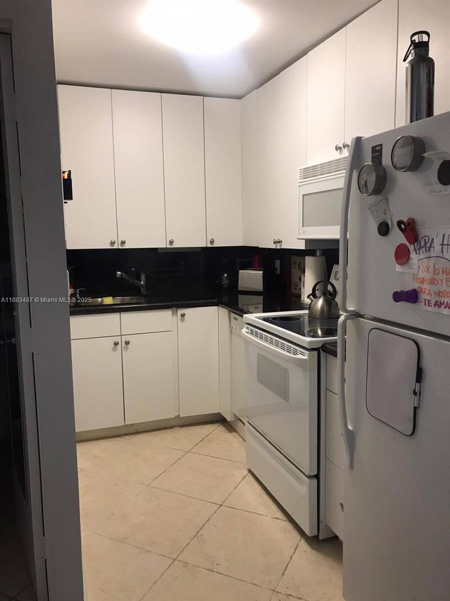 Apartment for rent at 401 Ocean Dr #909, Miami Beach, FL 33139