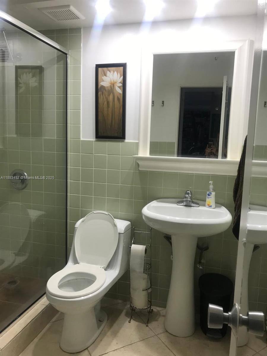 Apartment for rent at 401 Ocean Dr #909, Miami Beach, FL 33139