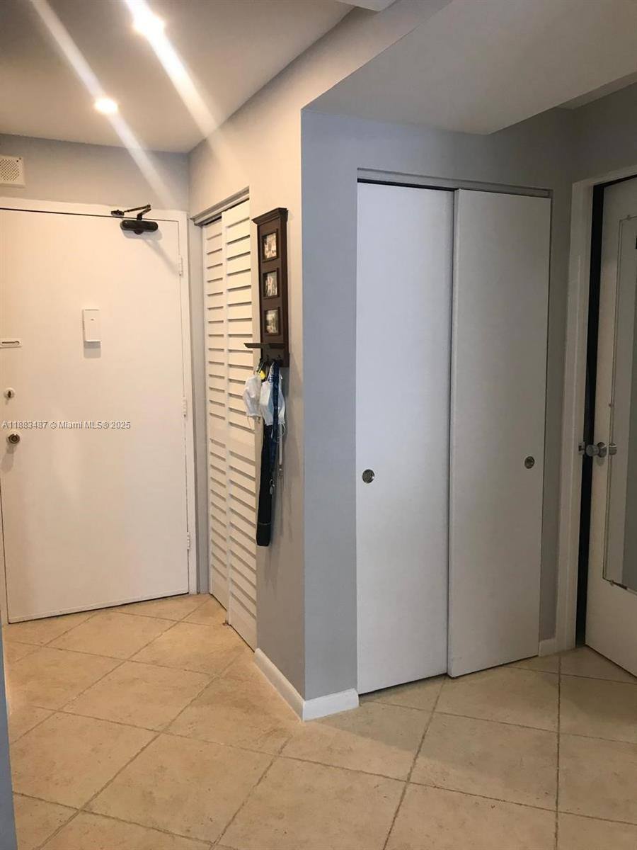 Apartment for rent at 401 Ocean Dr #909, Miami Beach, FL 33139