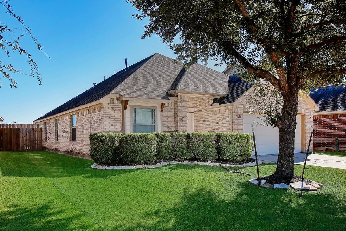 Apartment for rent at 9606 Arched Oak Dr, Houston, TX 77095
