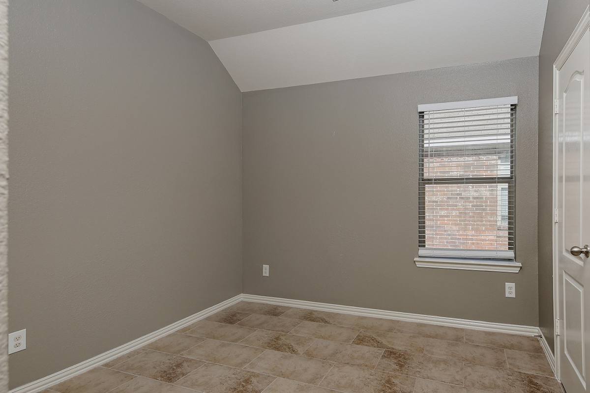 Apartment for rent at 9606 Arched Oak Dr, Houston, TX 77095
