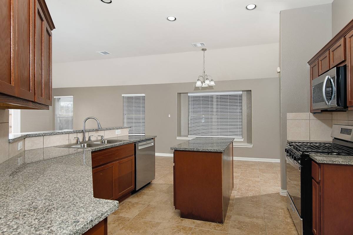 Apartment for rent at 9606 Arched Oak Dr, Houston, TX 77095