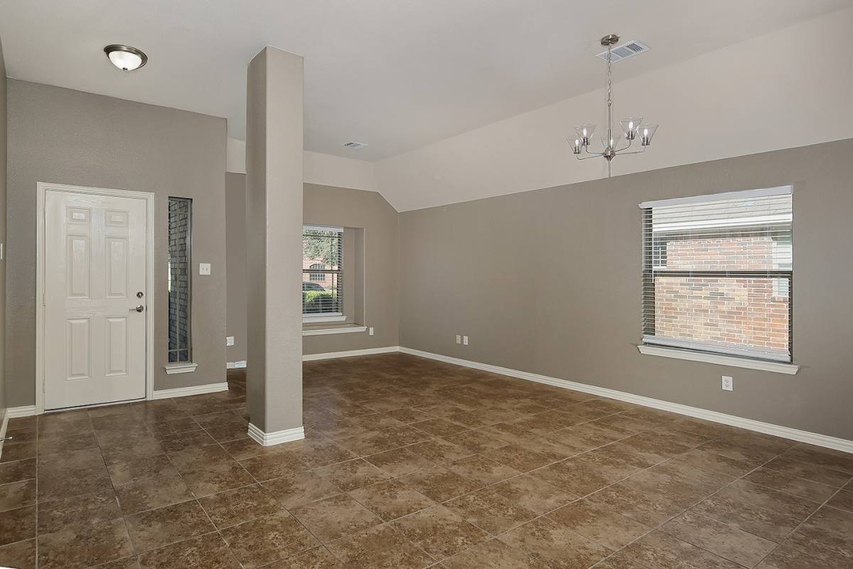 Apartment for rent at 9606 Arched Oak Dr, Houston, TX 77095