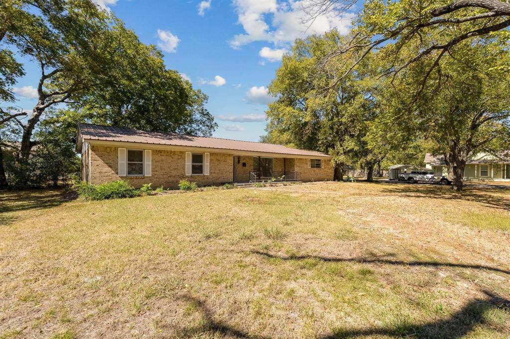 Apartment for rent at 921 Evans St #921, Bonham, TX 75418