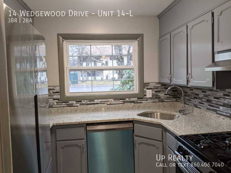 Apartment for rent at 14 Wedgewood Dr #14-L, Bloomfield, CT 06002
