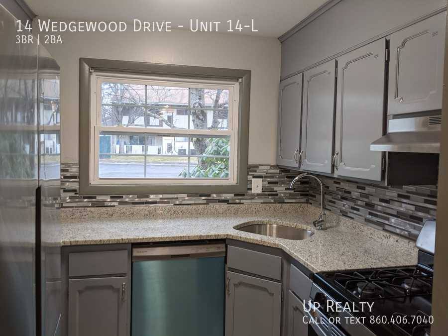 Apartment for rent at 14 Wedgewood Dr #14-L, Bloomfield, CT 06002
