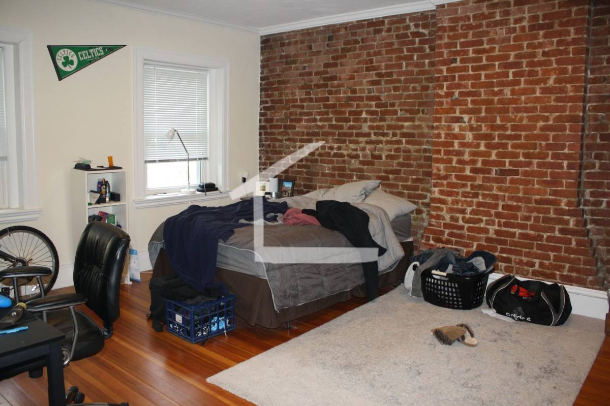 Apartment for rent at 1628 Beacon St #3, Brookline, MA 02445