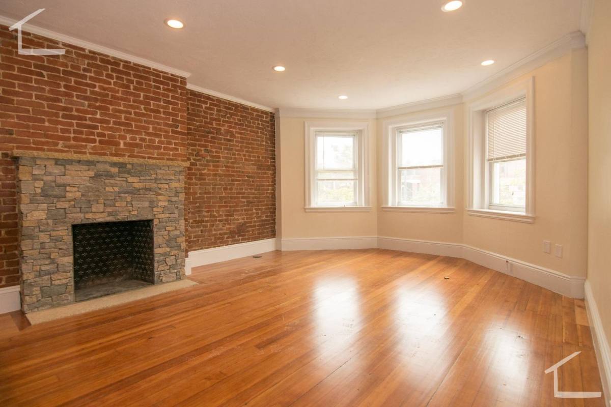 Apartment for rent at 1628 Beacon St #3, Brookline, MA 02445