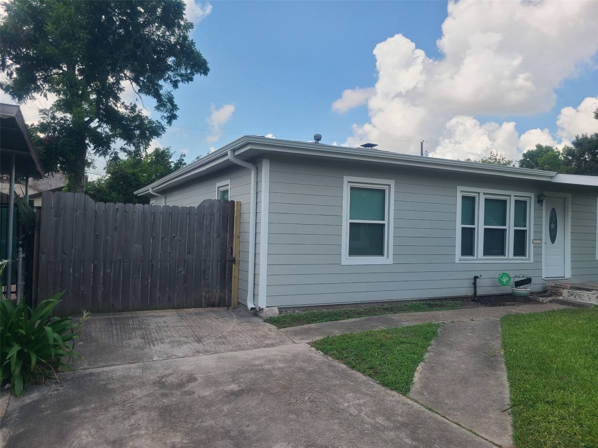 Apartment for rent at 3834 Rosedale St, Houston, TX 77004