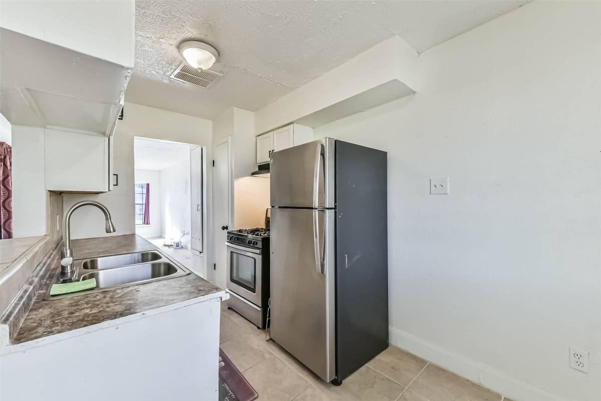 Apartment for rent at 11411 Murr Way, Houston, TX 77048