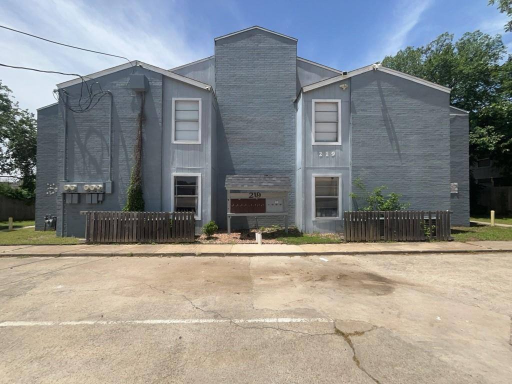 Apartment for rent at 219 Fry St #219-1, Denton, TX 76201