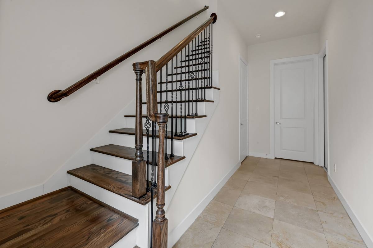 Townhouse for rent at 2118 Naomi St, Houston, TX 77054