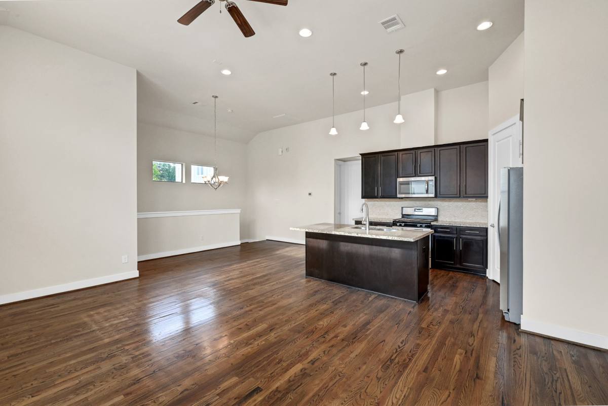 Townhouse for rent at 2118 Naomi St, Houston, TX 77054