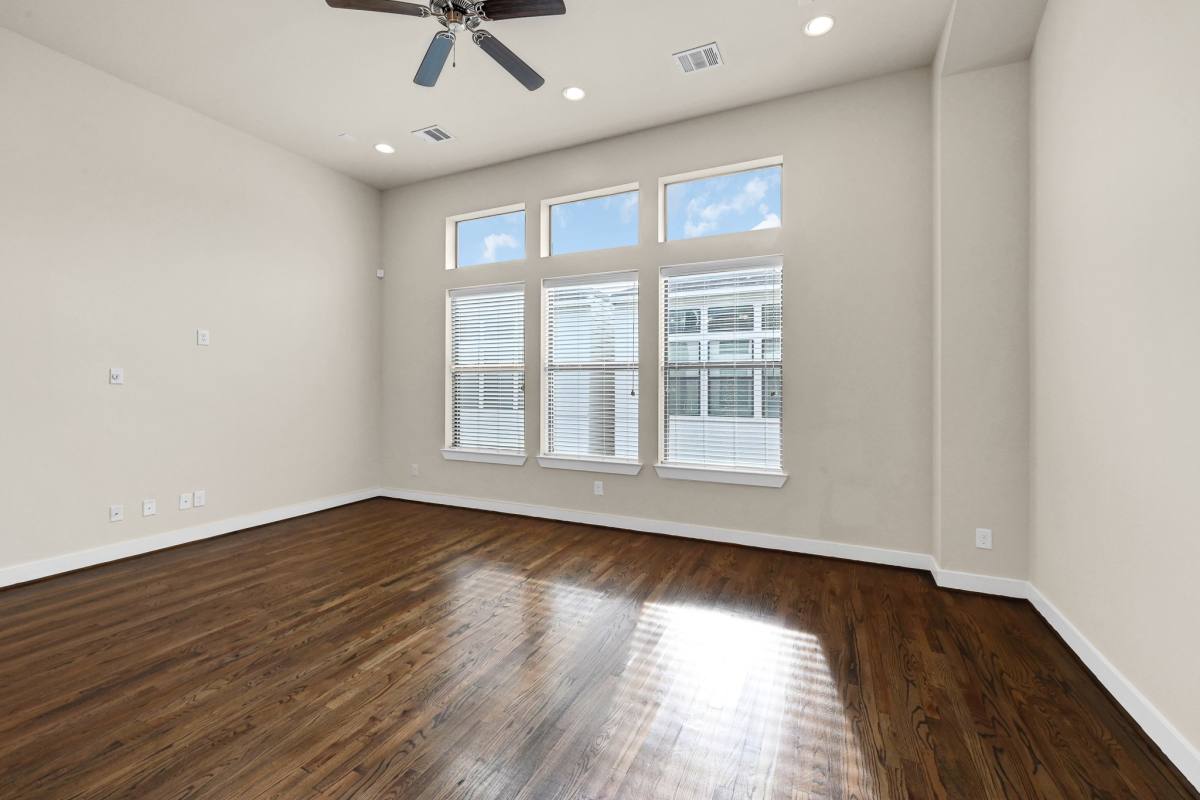 Townhouse for rent at 2118 Naomi St, Houston, TX 77054
