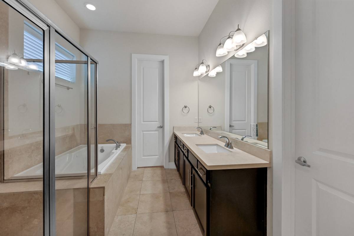 Townhouse for rent at 2118 Naomi St, Houston, TX 77054