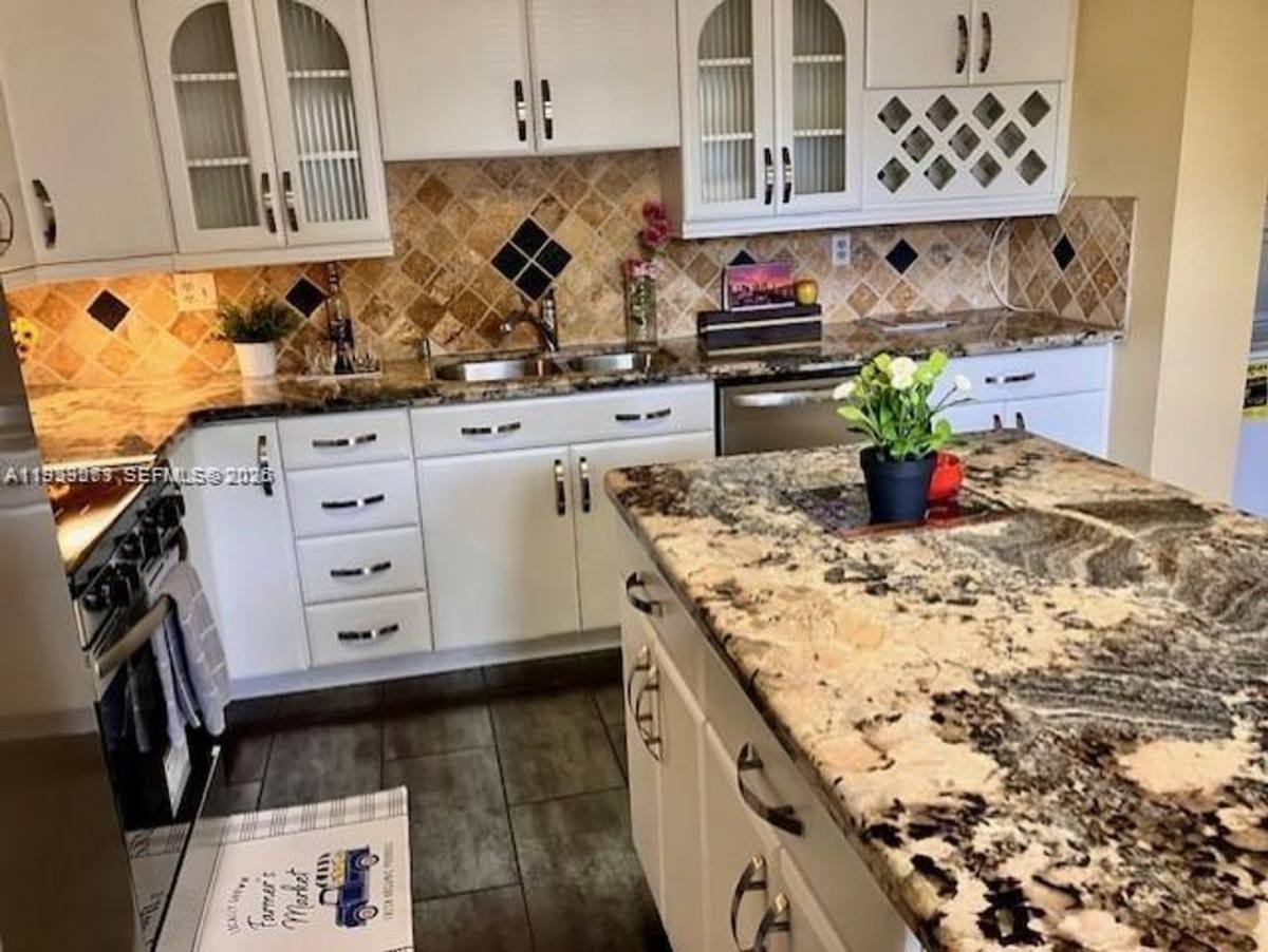 House for rent at 3910 Inverrary Blvd, Fort Lauderdale, FL 33319