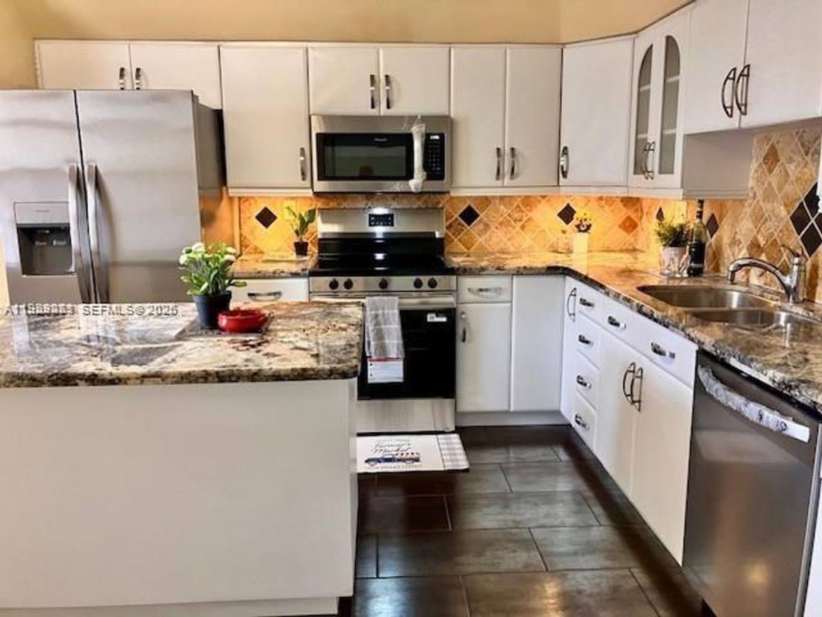 House for rent at 3910 Inverrary Blvd, Fort Lauderdale, FL 33319
