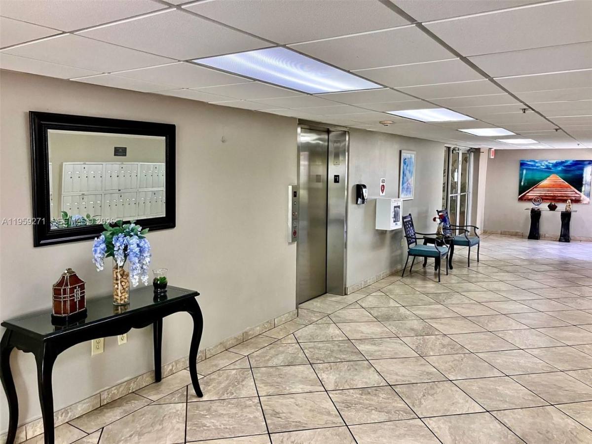 House for rent at 3910 Inverrary Blvd, Fort Lauderdale, FL 33319