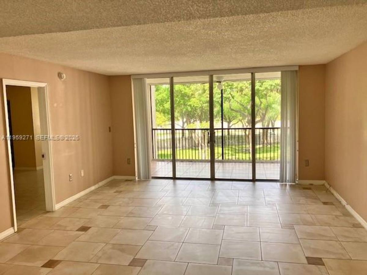 House for rent at 3910 Inverrary Blvd, Fort Lauderdale, FL 33319