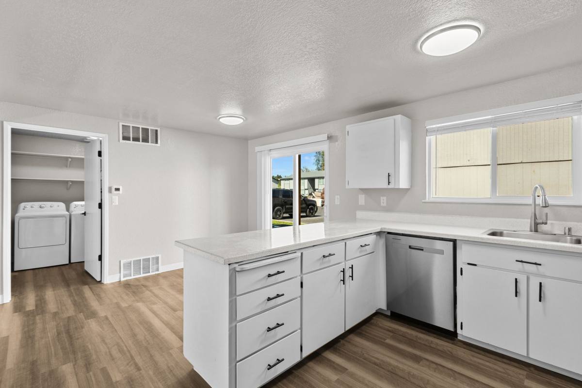 Apartment for rent at 325 S Johnson St, Kennewick, WA 99336