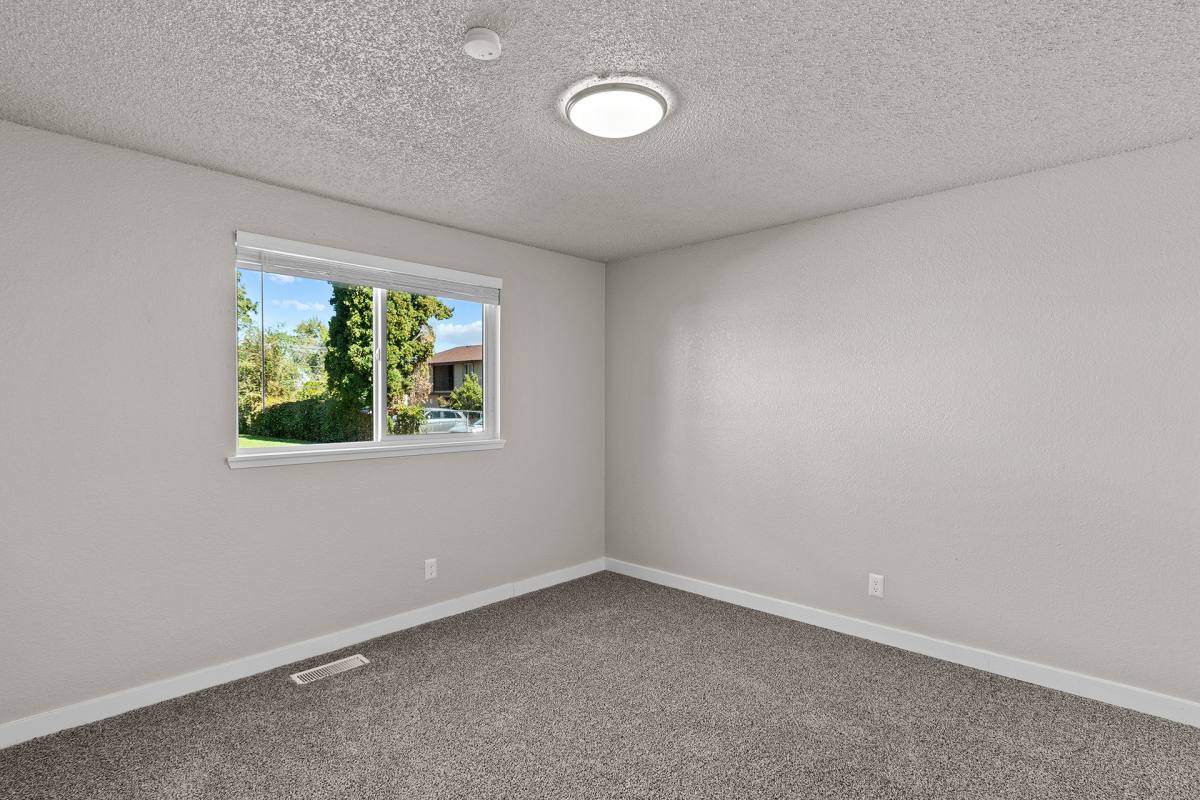 Apartment for rent at 325 S Johnson St, Kennewick, WA 99336