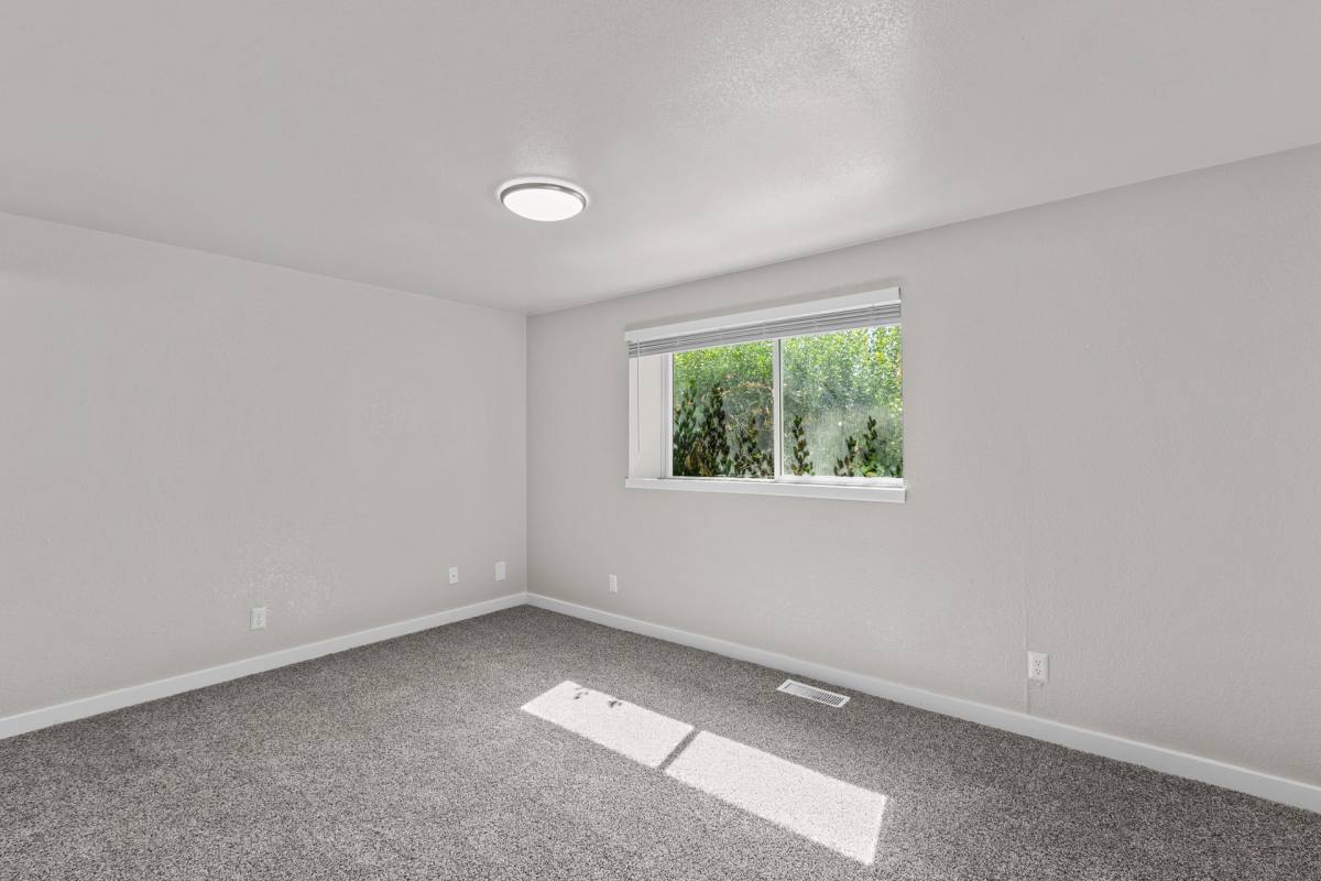 Apartment for rent at 325 S Johnson St, Kennewick, WA 99336