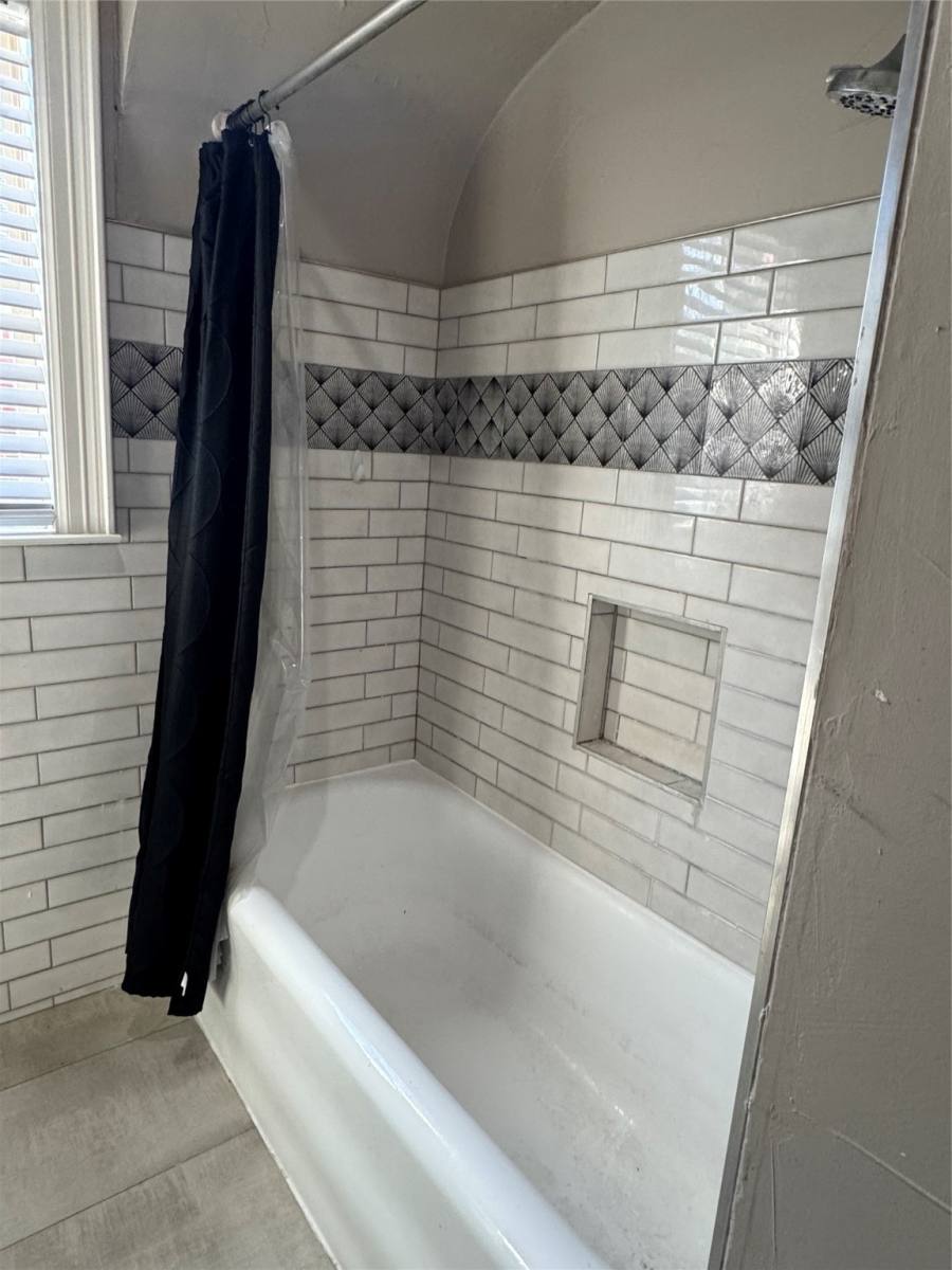 Apartment for rent at 2307 Arbor St #1, Houston, TX 77004