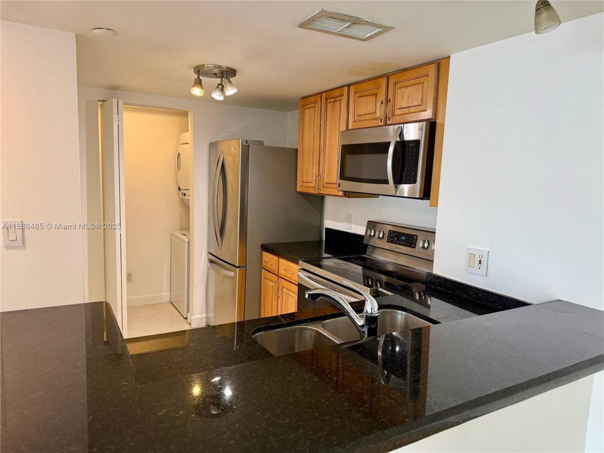 Apartment for rent at 770 Claughton Island Dr #2113, Miami, FL 33131