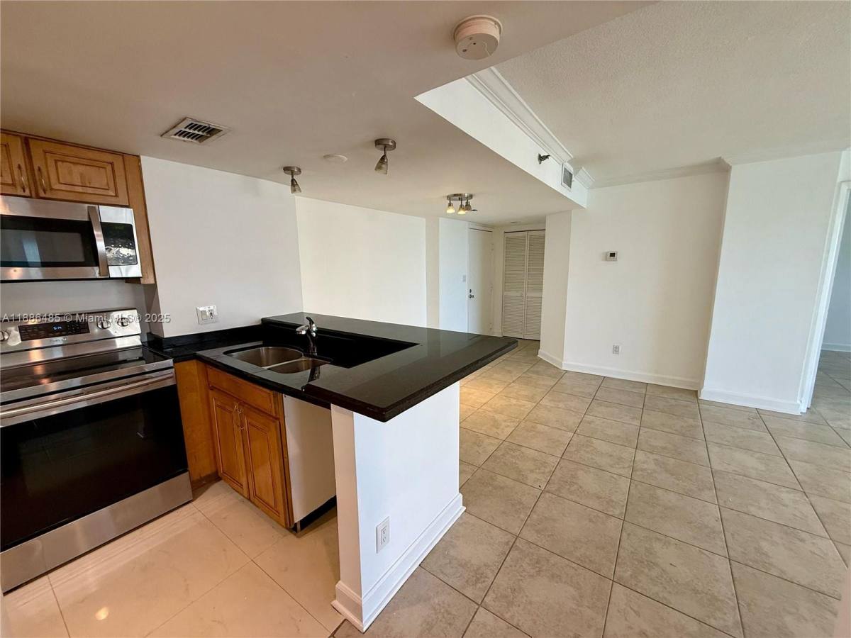 Apartment for rent at 770 Claughton Island Dr #2113, Miami, FL 33131