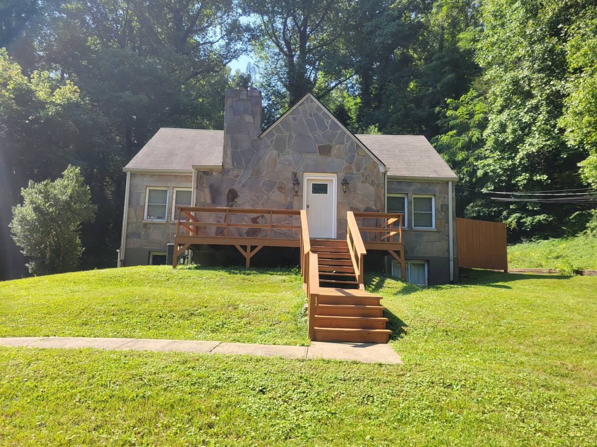 Apartment for rent at 59 1st Ave, Sylva, NC 28779