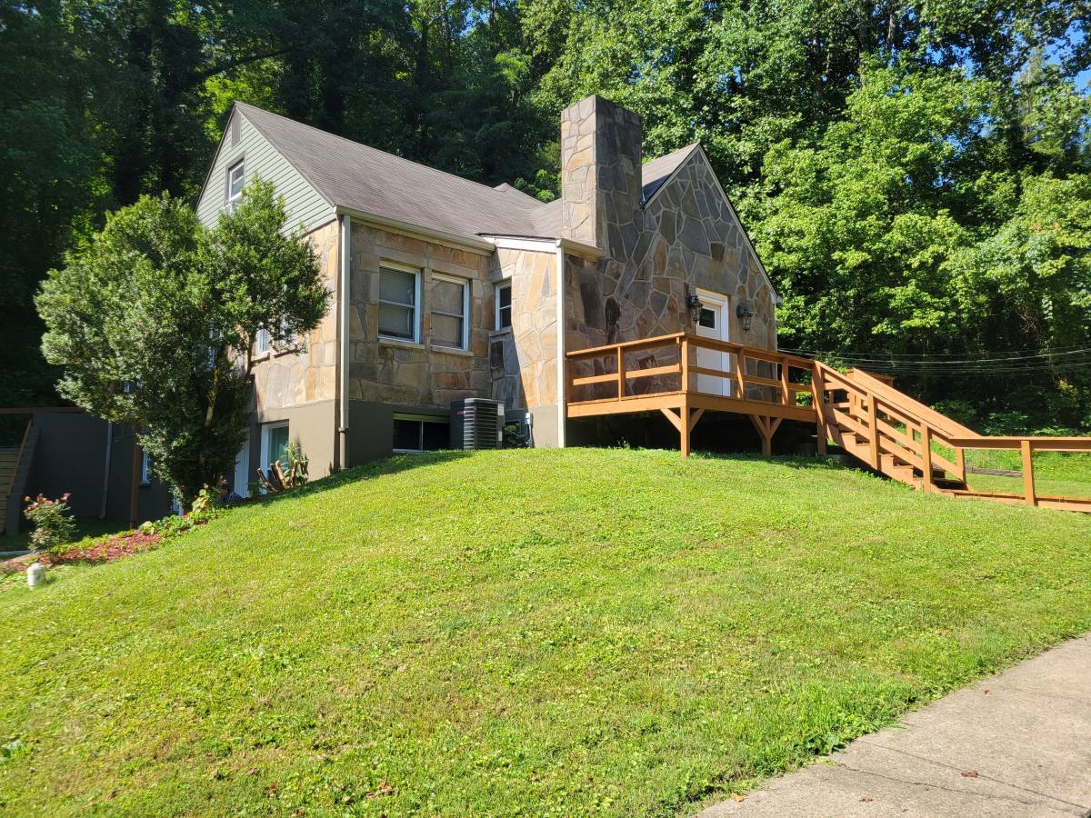 Apartment for rent at 59 1st Ave, Sylva, NC 28779