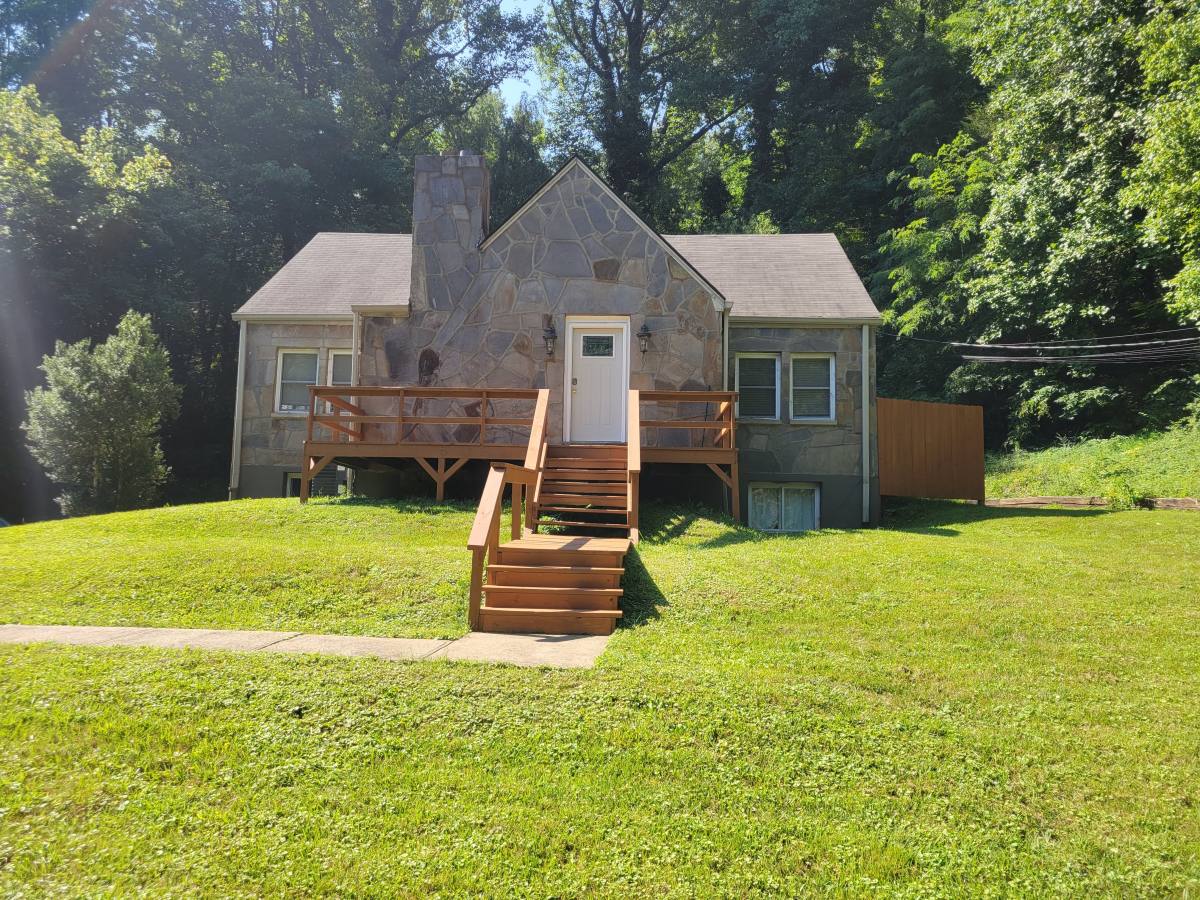 Apartment for rent at 59 1st Ave, Sylva, NC 28779