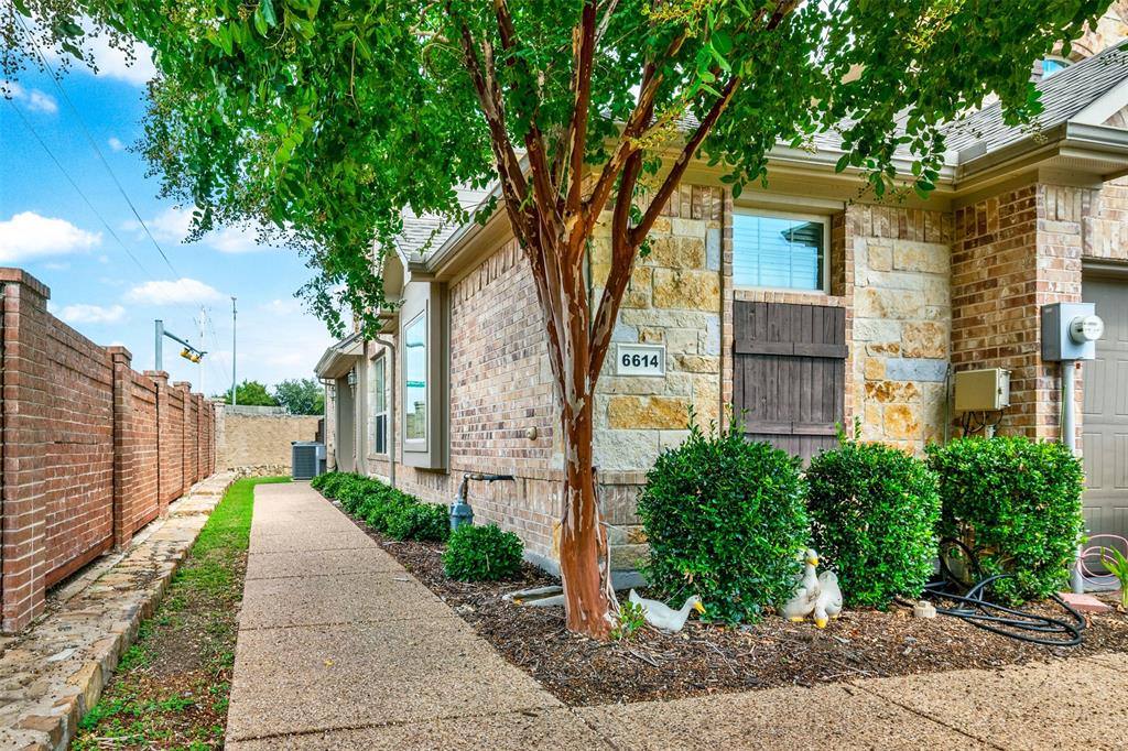 Townhouse for rent at 6614 Eagle Nest Dr, Garland, TX 75044