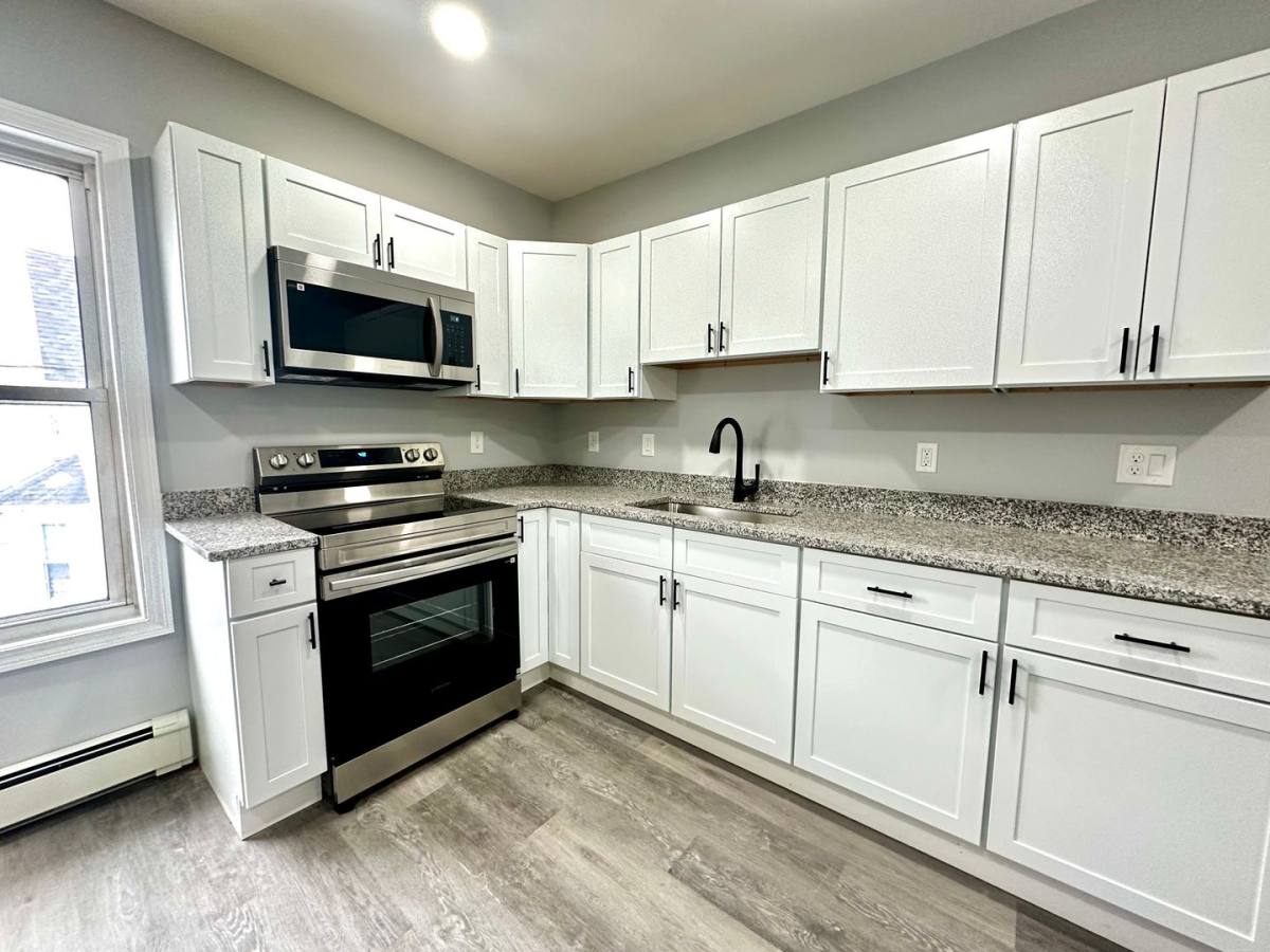 Apartment for rent at 121 Oak St, Holyoke, MA 01040