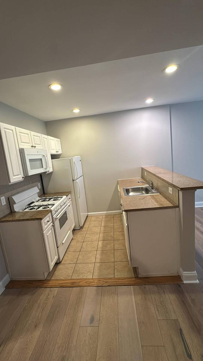 Apartment for rent at 56 Imlay St #3B, Hartford, CT 06105