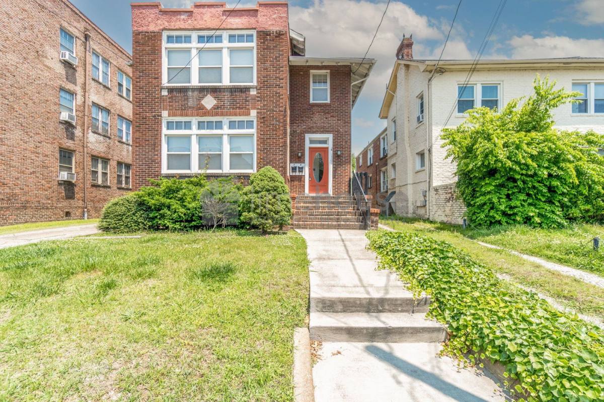 Apartment for rent at 1706 Hampton Blvd #1, Norfolk, VA 23517