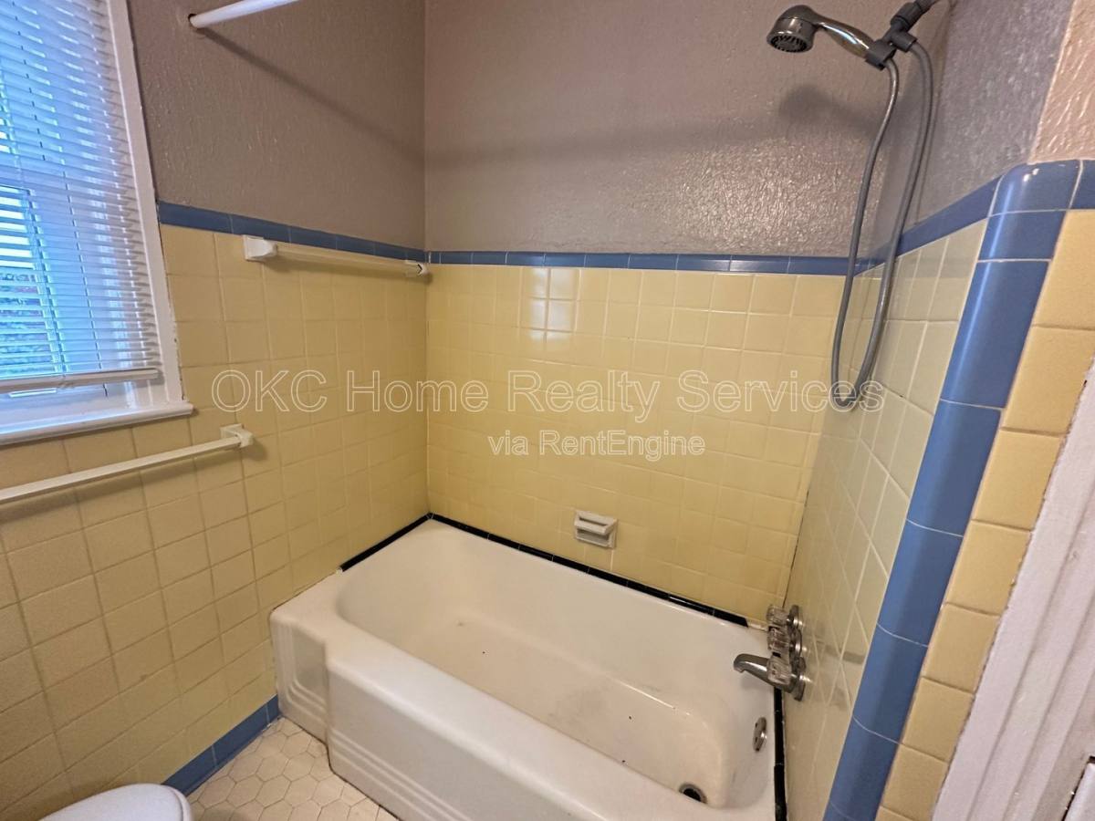 House for rent at 1216 NE 42nd St, Oklahoma City, OK 73111