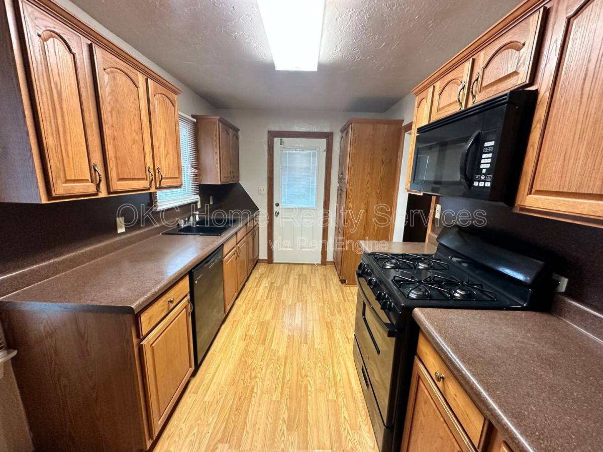 House for rent at 1216 NE 42nd St, Oklahoma City, OK 73111