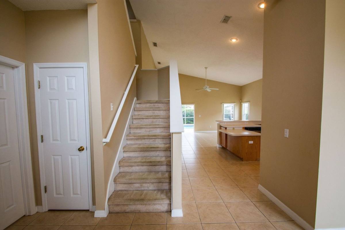 House for rent at 421 Lockbreeze Dr, Davenport, FL 33897