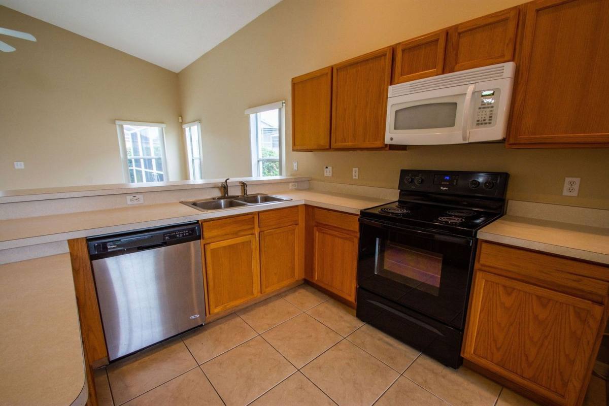 House for rent at 421 Lockbreeze Dr, Davenport, FL 33897