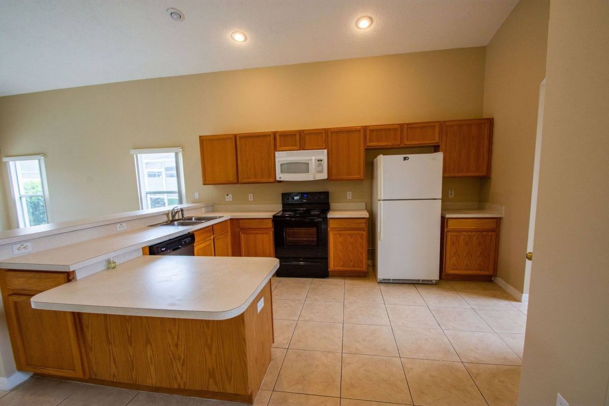 House for rent at 421 Lockbreeze Dr, Davenport, FL 33897