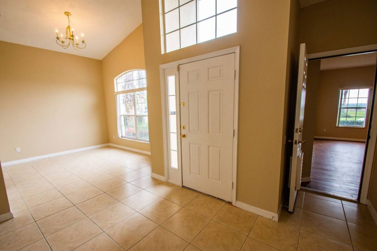 House for rent at 421 Lockbreeze Dr, Davenport, FL 33897