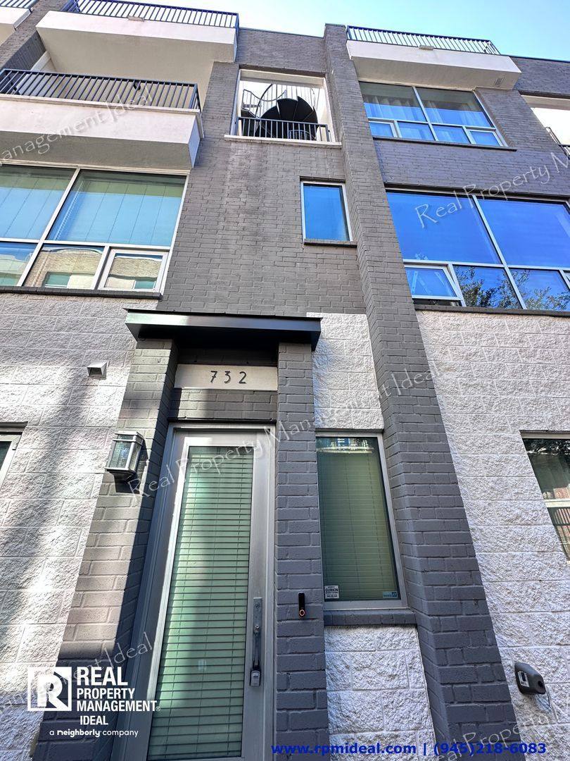 Townhouse for rent at 732 Cannen John Lane, Dallas, TX 75204