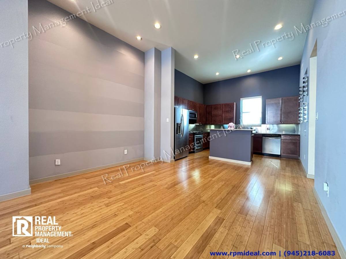 Townhouse for rent at 732 Cannen John Lane, Dallas, TX 75204