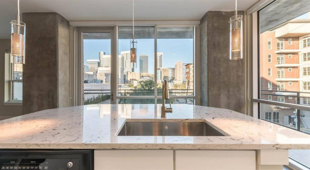 Apartment for rent at 1825 San Jacinto St, Houston, TX 77002